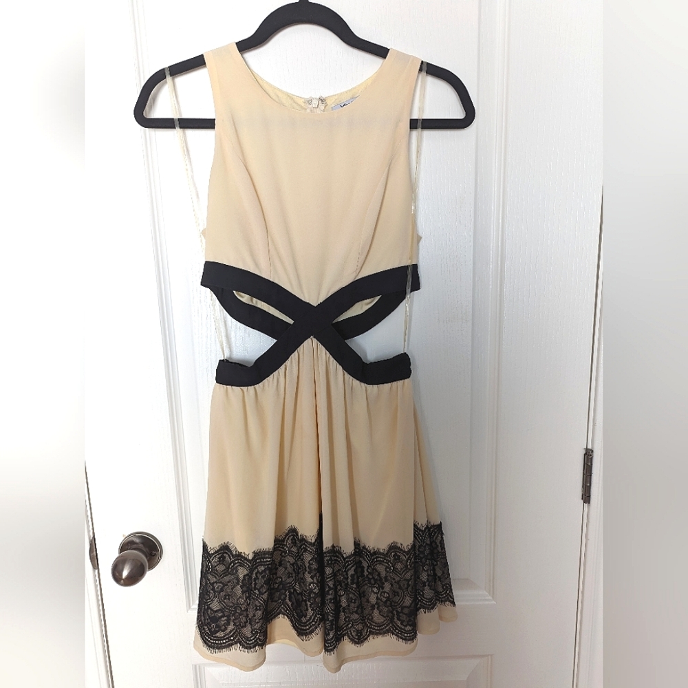 Xtaren dress cutout cream and black, medium